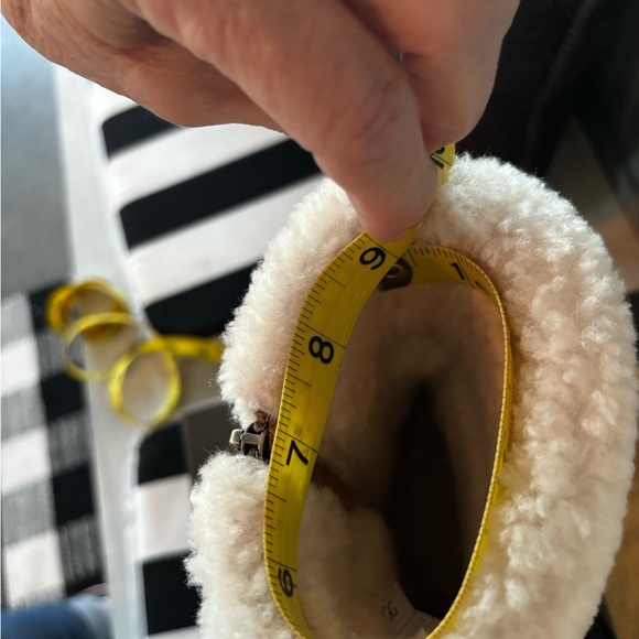 UGGs Violet Ankle boot. Size 7/8 EU39. Suede with shearling liner. NWT. - Picture 9 of 9